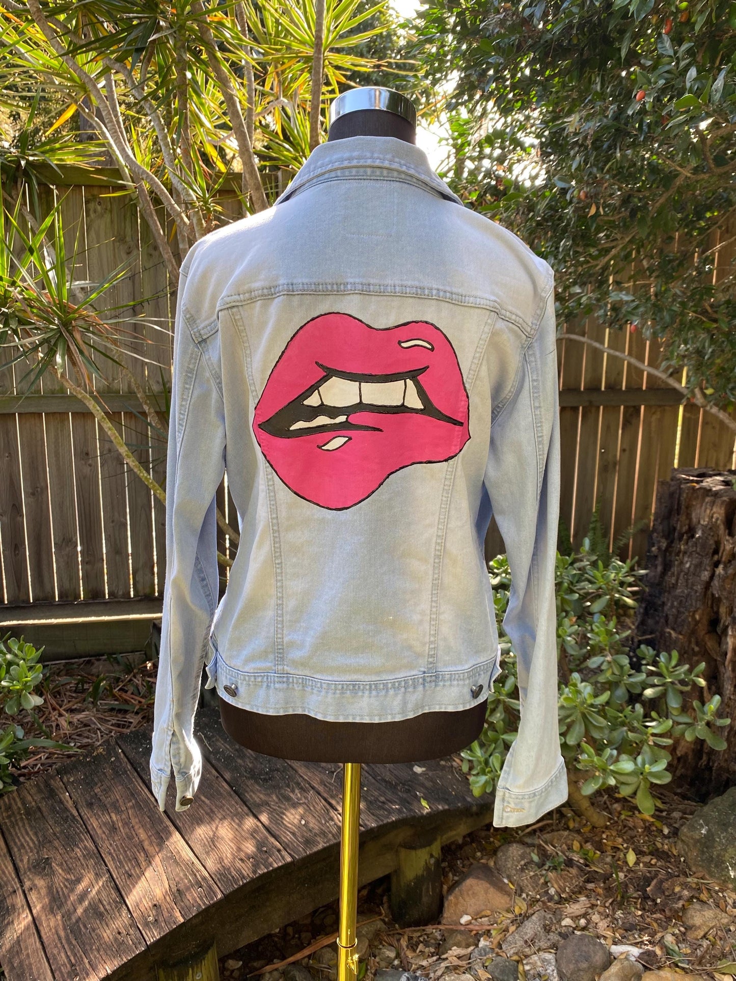 Hand painted denim jacket with pink pop art lips - size Large