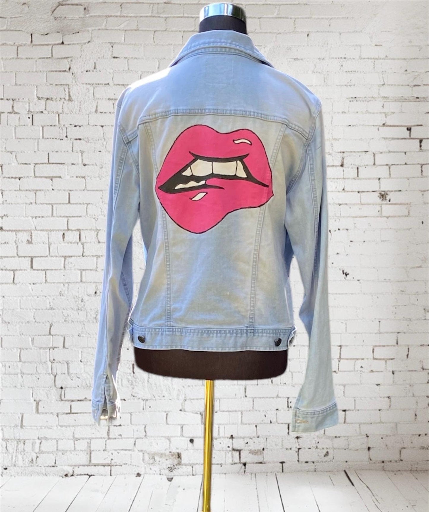 Hand painted denim jacket with pink pop art lips - size Large