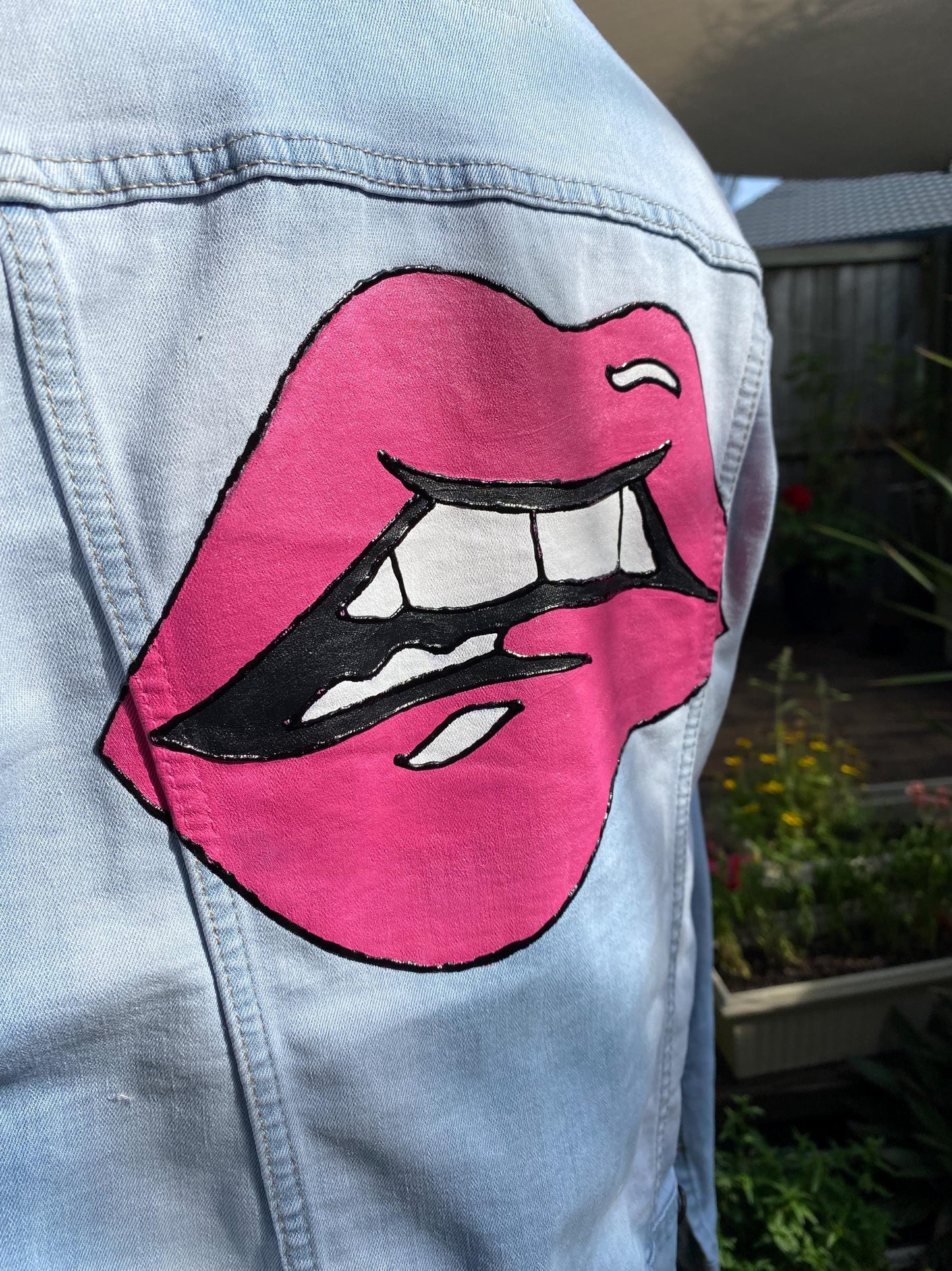 Hand painted denim jacket with pink pop art lips - size Large