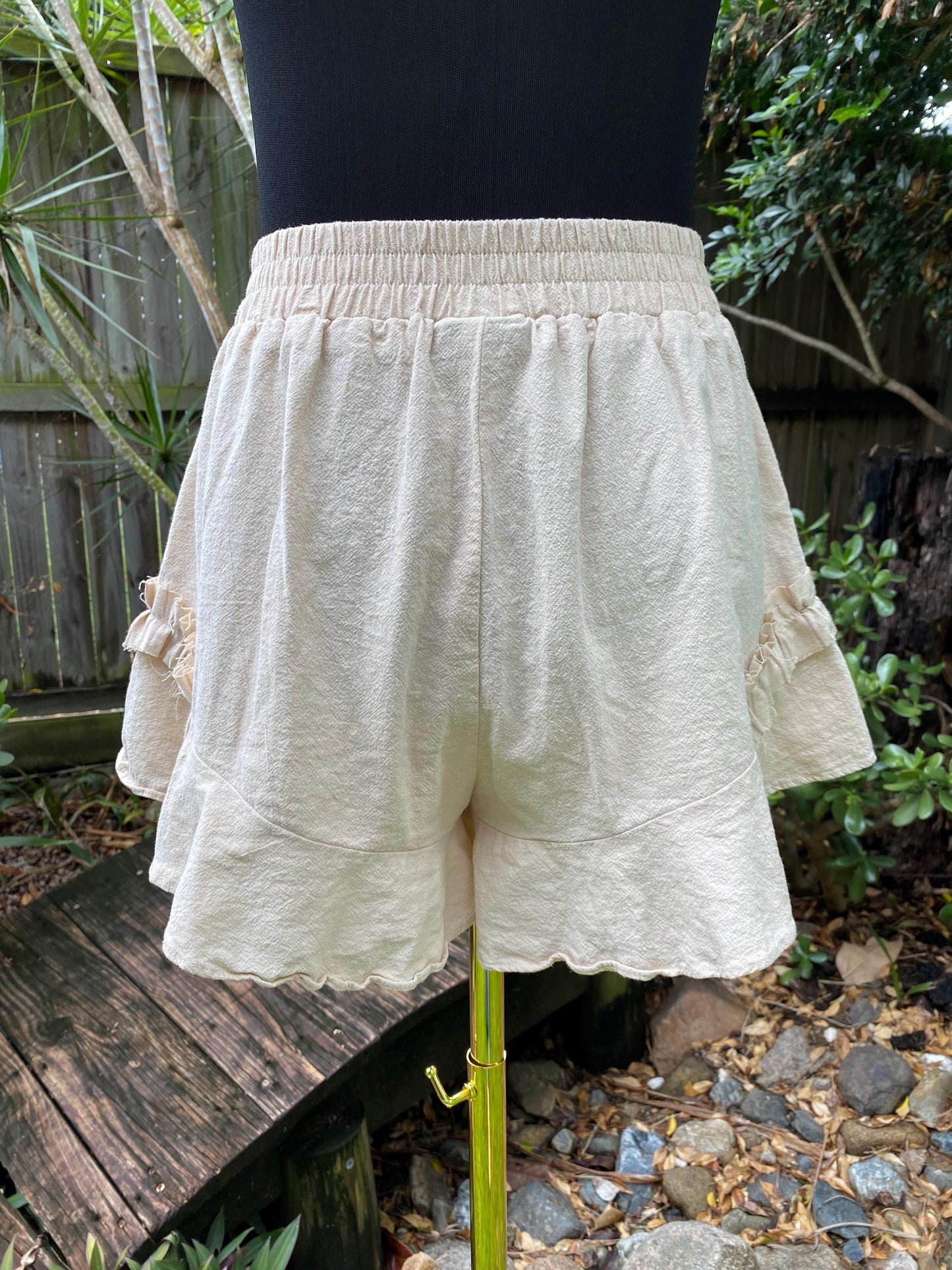 Neutral beige shorts, size Small